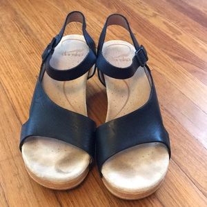 Dansko sandals 38 with the cutest cutout in heel